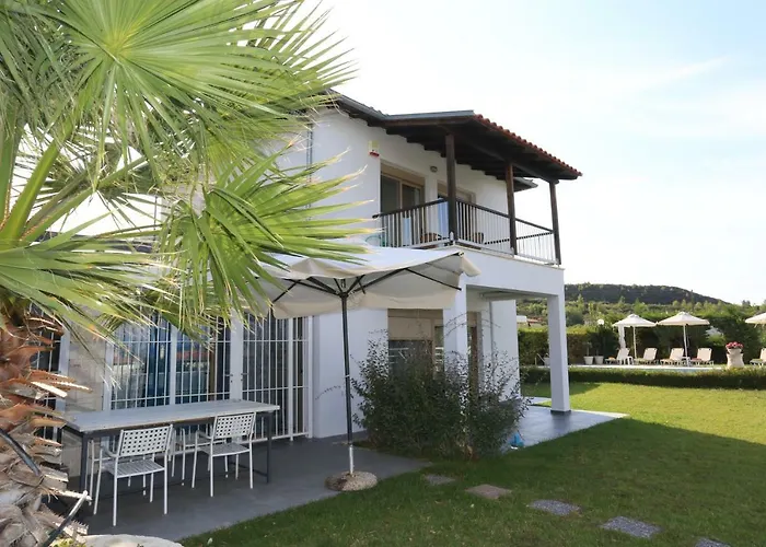 Nautica Villa *